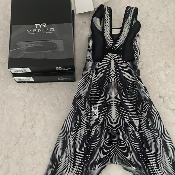 NWT TYR Venzo CLOSEDBACK X-RAY - Picture 5 of 6